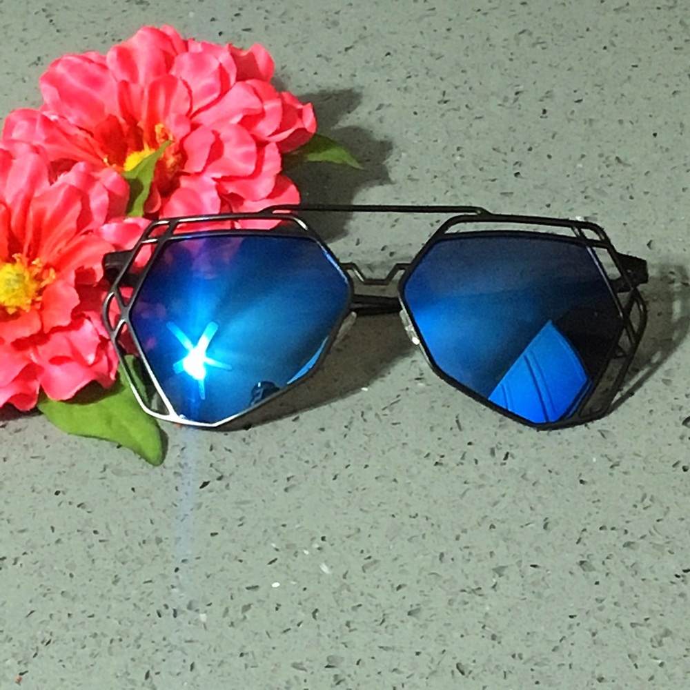 Black Geo Double Diamond blue mirrored aviators